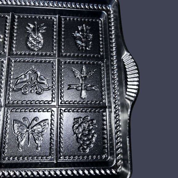 Nordic Ware English Shortbread Pan 9x9 Inches, Non-Stick - Picture 4 of 8